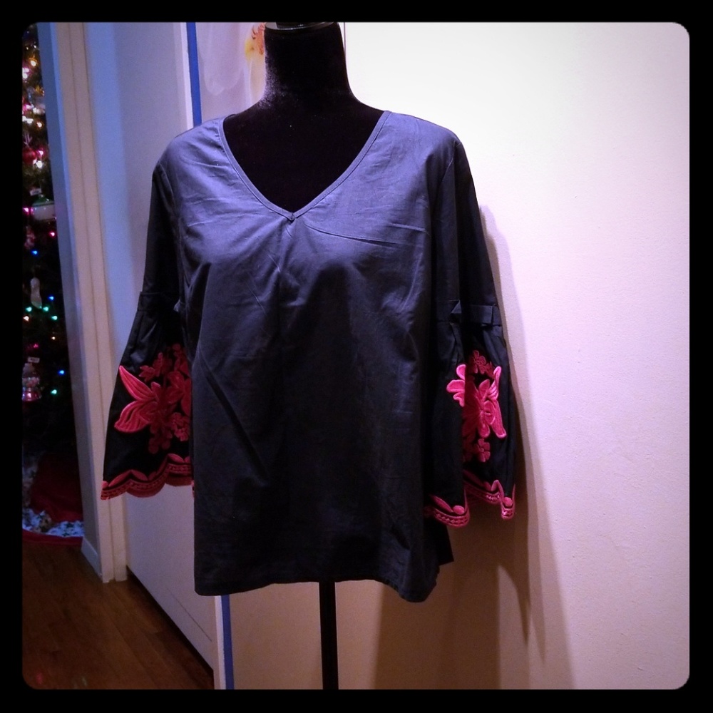 Embroider Top - Picture 3 of 4